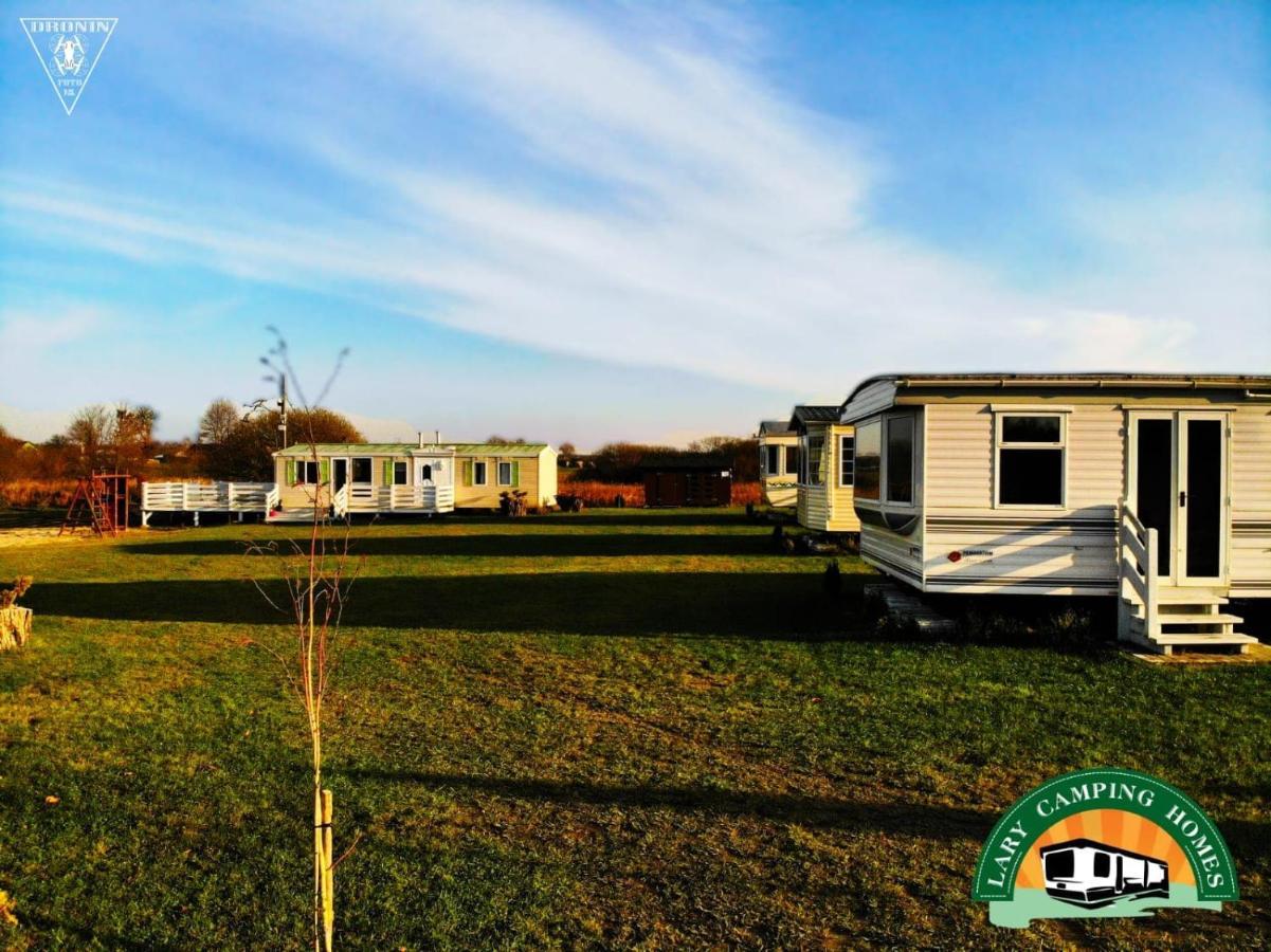 Lary Camping Homes - Domki Dabrowka Gostynin Exteriér fotografie